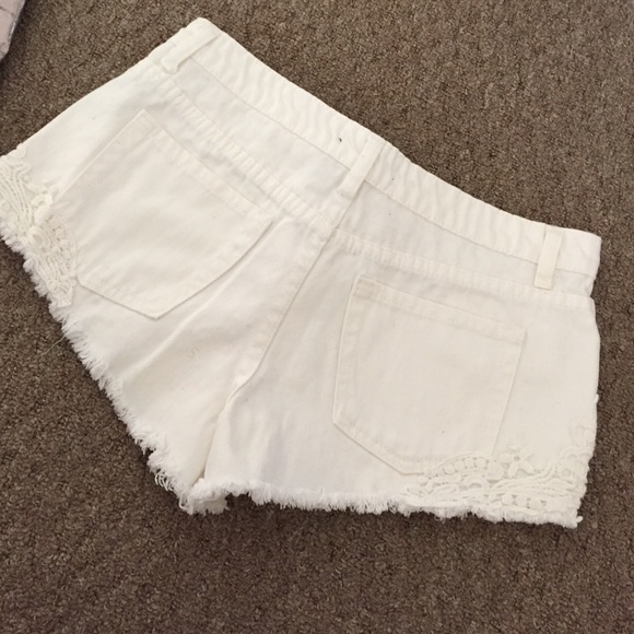 White shorts! never worn !! - Picture 3 of 4