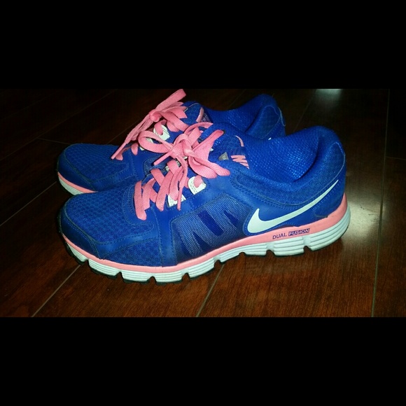 NIKE Dual Fusion s7.5