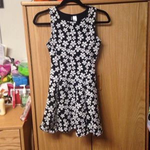 Black and white H&M minidress
