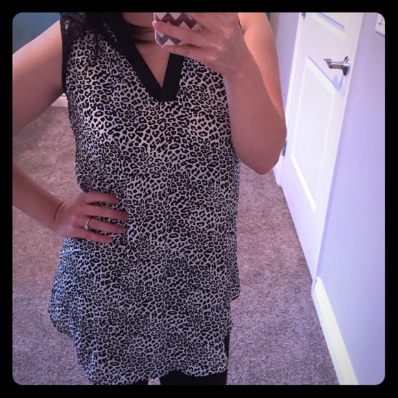 Gorgeous BCX animal print light loose fitting top - Picture 1 of 4