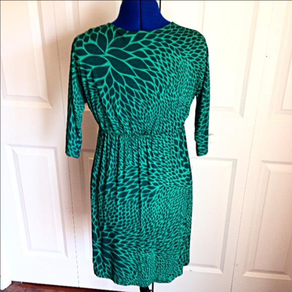 V-Neck Stretch Leaf Pattern Dress - Picture 3 of 3