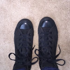 Black Converse Size 6 in men's / 8 in women's