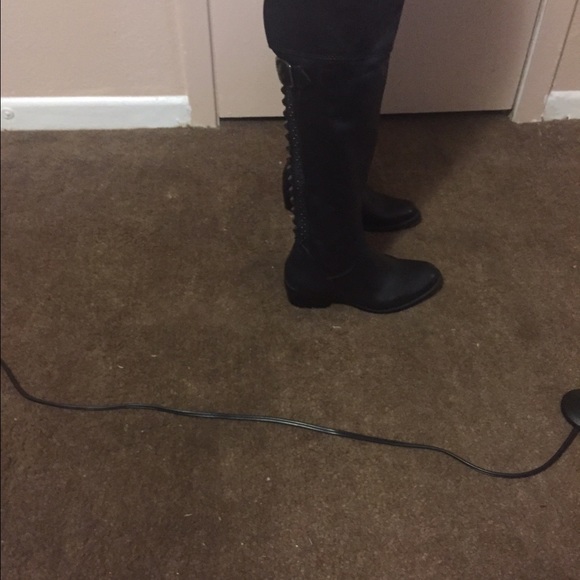 Black boots - Picture 3 of 3