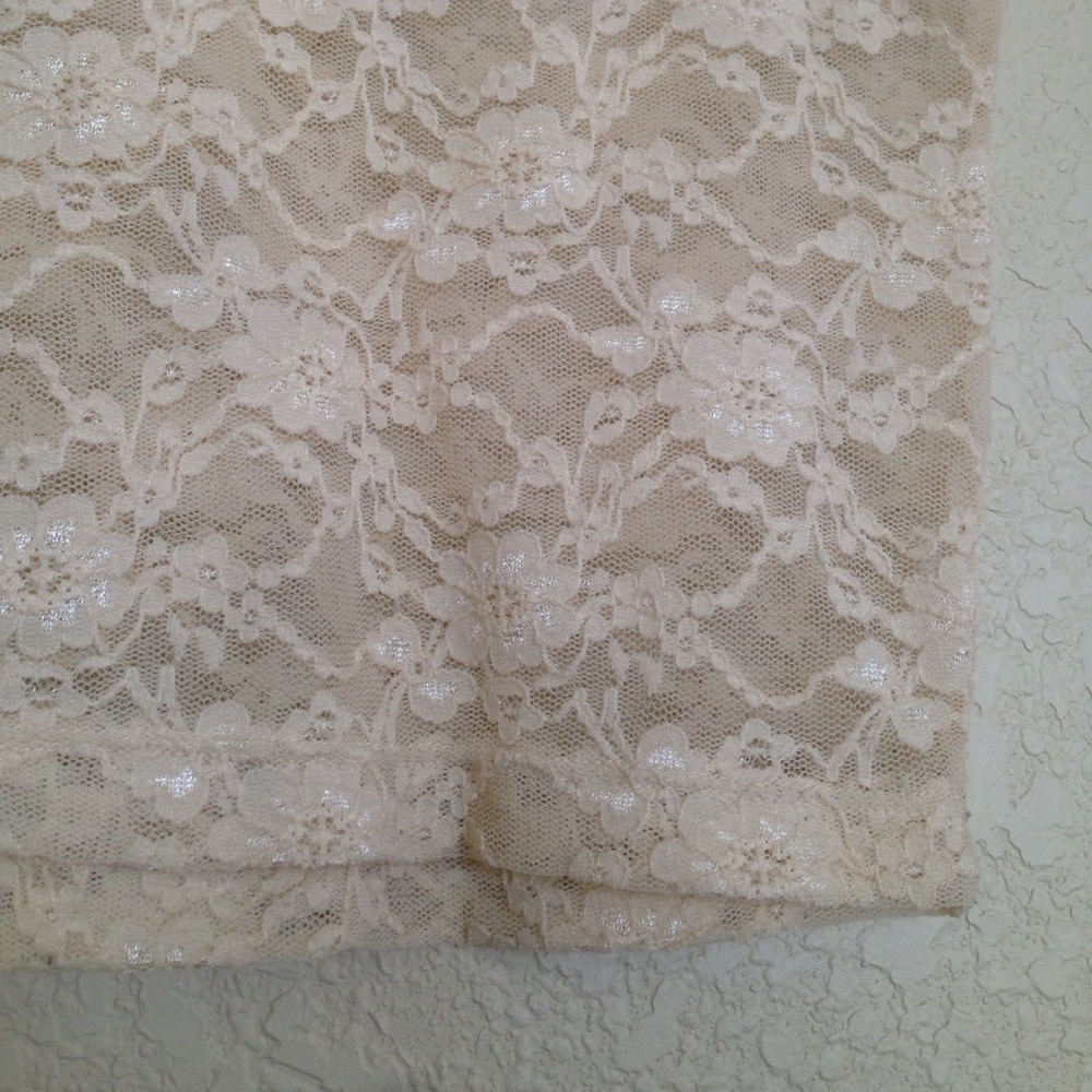 •Lace Crop Top• - Picture 3 of 5