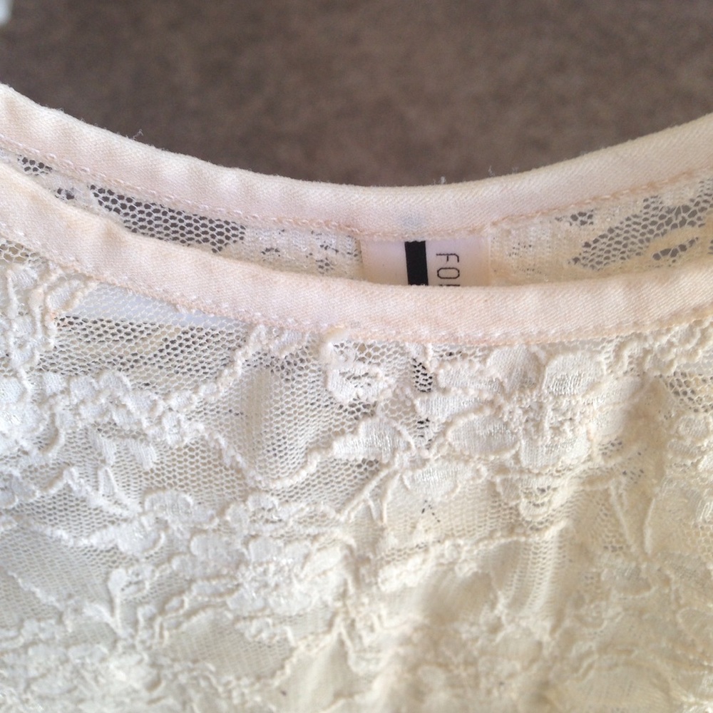 •Lace Crop Top• - Picture 4 of 5