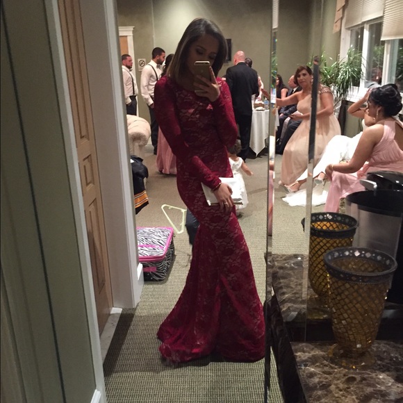 Elegant long sleeve red dress