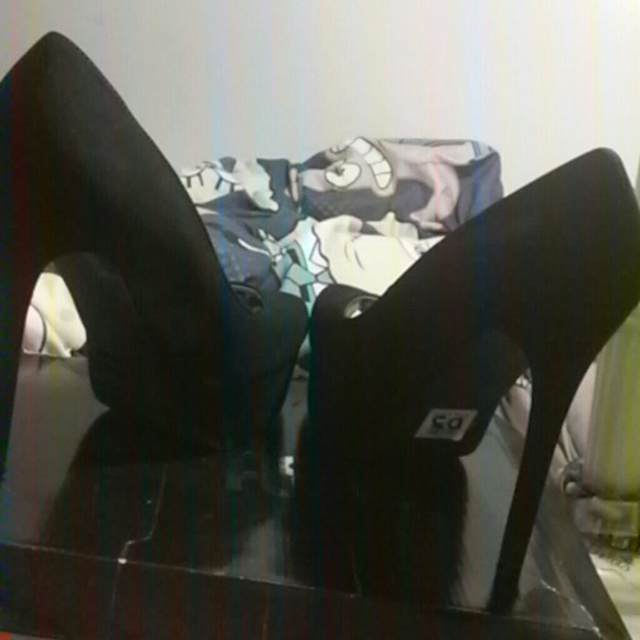 Black Suede Pumps - Picture 3 of 4