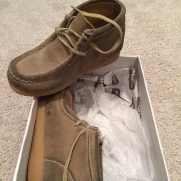 Boy's Clarks Wallabees