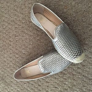 VINCE CAMUTO SLIDE ONS!