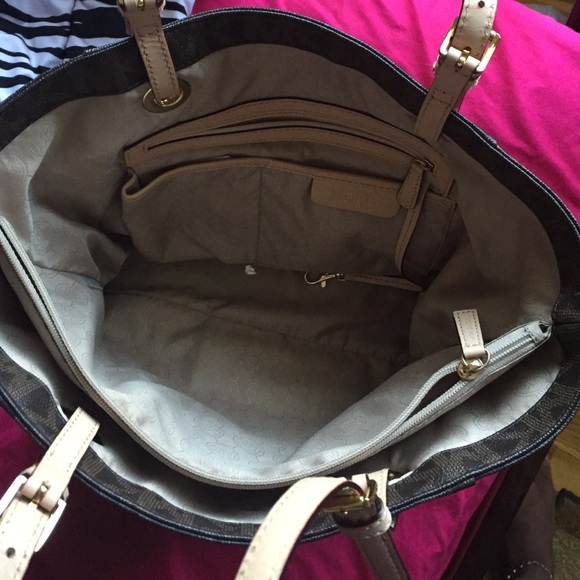 100% authentic mikeal kors women's hand bag - Picture 2 of 3