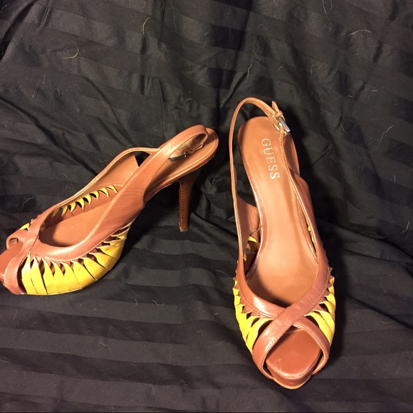 Guess- Turned Leather pumps