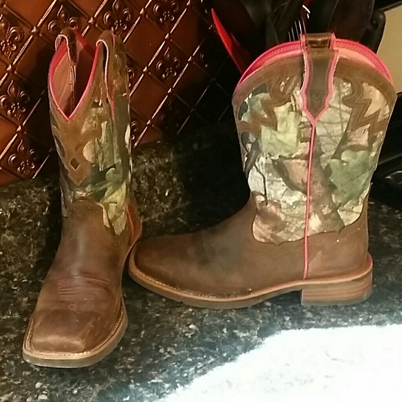 Ariat boots camouflage top with pink