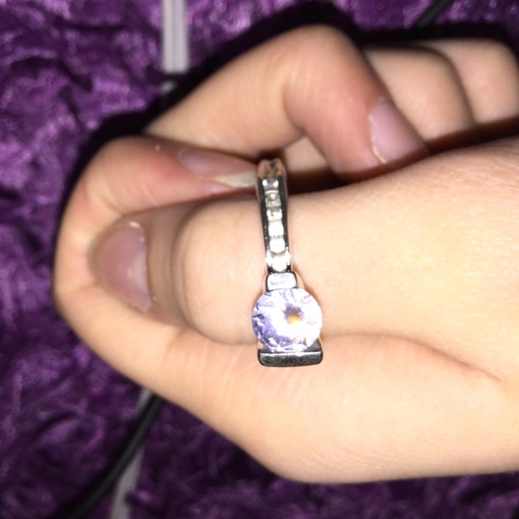 Ring - Picture 3 of 4