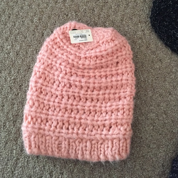 BUNDLE OF HATS FOR WINTER !!! - Picture 2 of 4