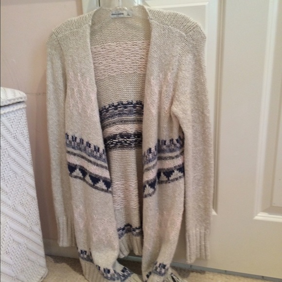 Very soft beige patterned cardigan