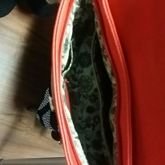 Red purse with gold chain strap. Very cute. - Picture 3 of 8
