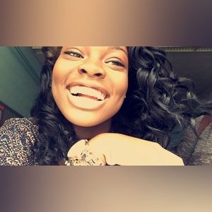 Meet your Posher, Alexis