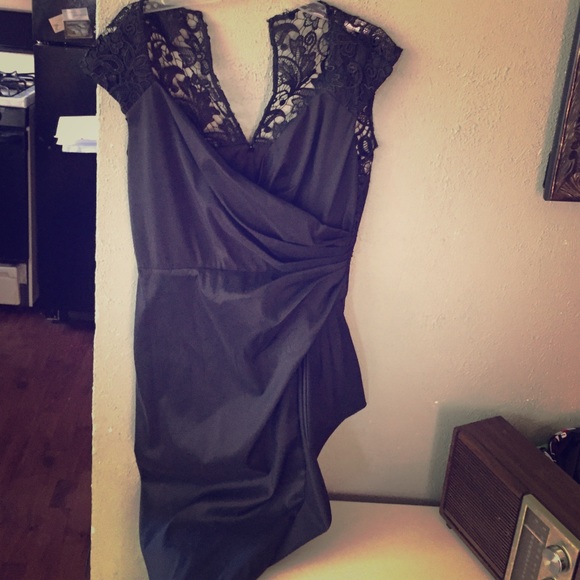 Little black dress with lace detailing - Picture 1 of 3