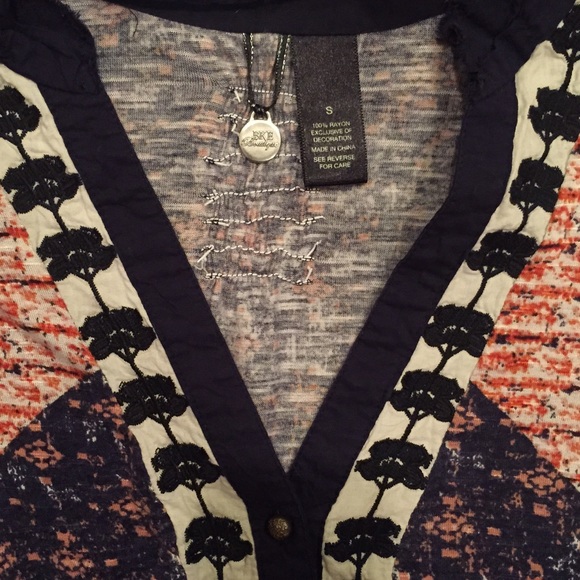 BKE Boutique Blouse - Picture 2 of 4