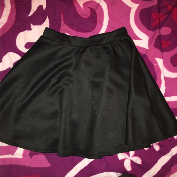 Black skater skirt