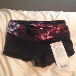 Lululemon flip your dog booty short