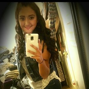 Meet your Posher, Crystal