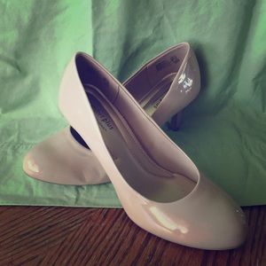 Comfort Plus beige heels (only worn once)