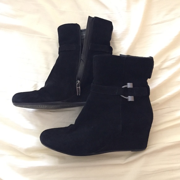 Bandolino black suede wedge booties