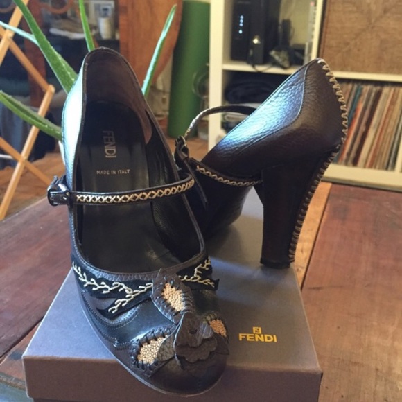 ❌ SOLD FENDI | Round toe heels - Picture 2 of 4