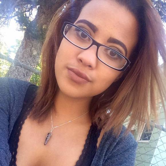 Meet your Posher, Destinee