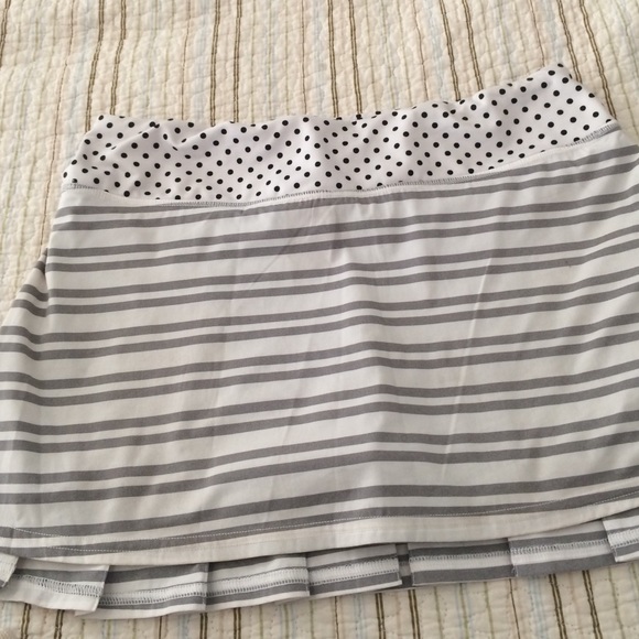 Lulu lemon sz.6 pleated skirt