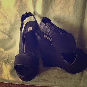 Steve Madden black leather platform heels
