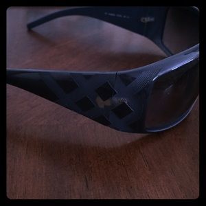 Genuine 2000’s Navy Burberry Sunglasses in Gucci Hard Case