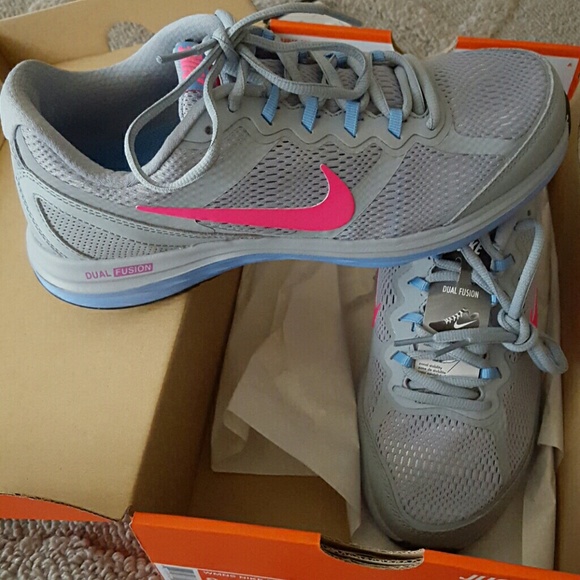 Nike dual fusion shoes
