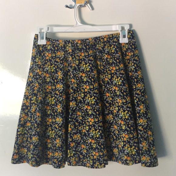 skirt - Picture 1 of 2