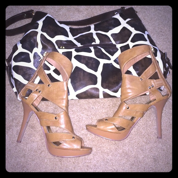 STUNNING TAN HEELS😍