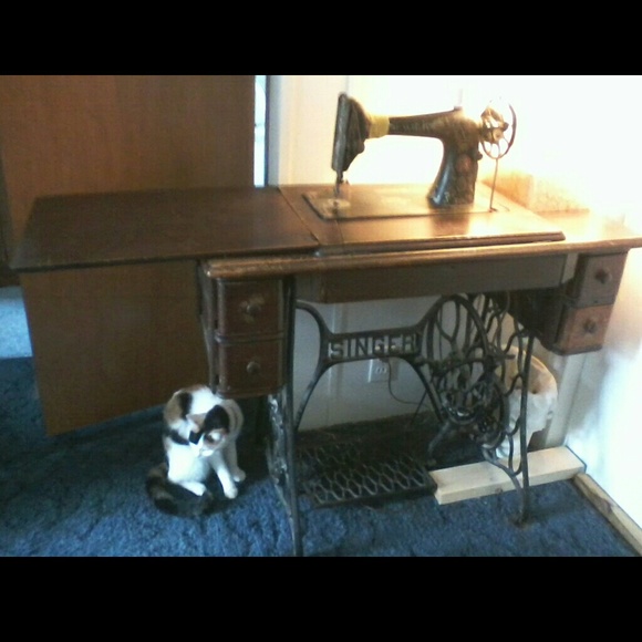 Singer sewing machine - Picture 1 of 1