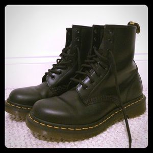 Dr. Martens 8 Eyelet 1460 Boot