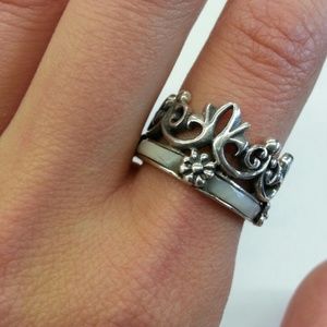 Gorgeous .925 Sterling Silver crown design Ring