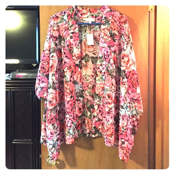 Allison Brittney Tops - Flowery kimono