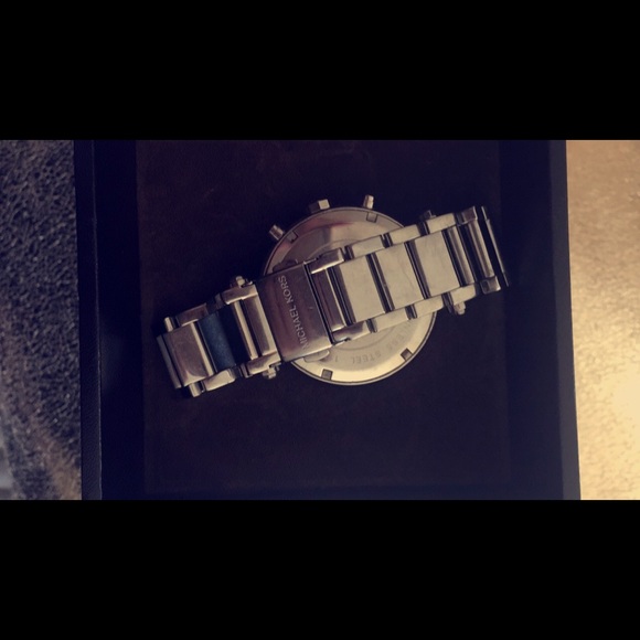 Michael Kors silver Parker watch sold on Mercari - Picture 3 of 4