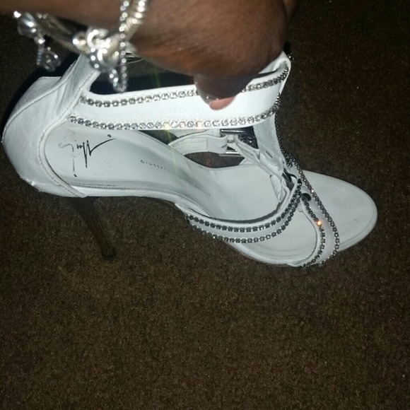 SHOES - Picture 2 of 3