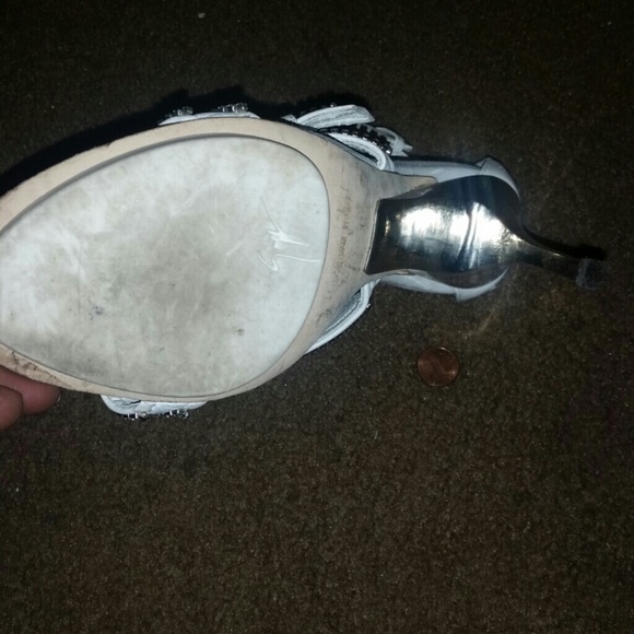 SHOES - Picture 3 of 3