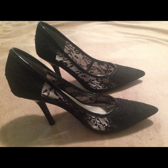 ‼️MARKED DOWN‼️Guess Black Lace Pumps
