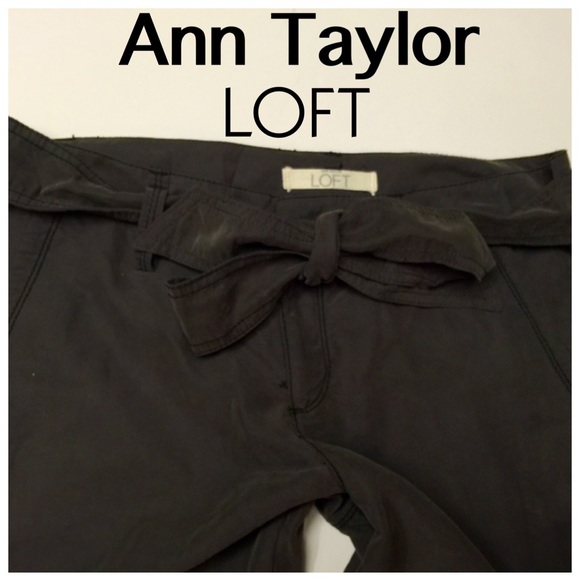 ANN TAYLOR LOFT Pants - ANN TAYLOR LOFT silky CAPRI Size 4