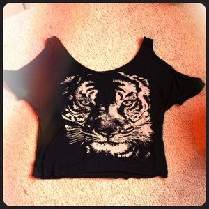 Black short-sleeve tiger blouse