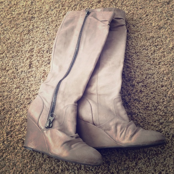 Steve Madden wedged boot
