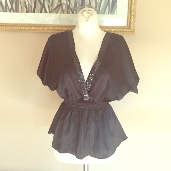 ♠️Guess Black Vneck Peplum Top