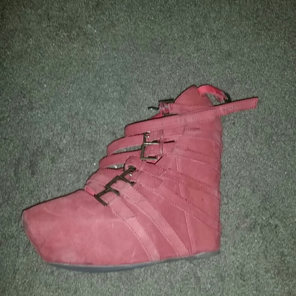 SHOES - Picture 3 of 3