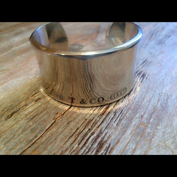 FLASH SALE! Tiffany & Co Cuff - Picture 3 of 4